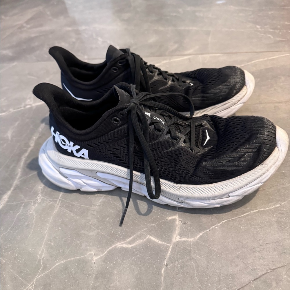 Women's hoka Clifton size 9